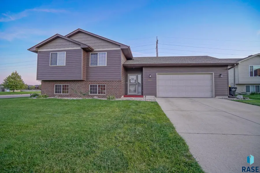 8801 W Stoney Creek St, Sioux Falls, SD 57106 - #2