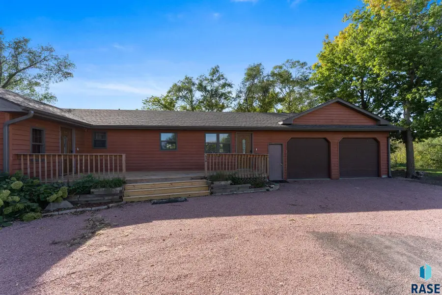 650 W Railroad St, Parker, SD 57053 - #2