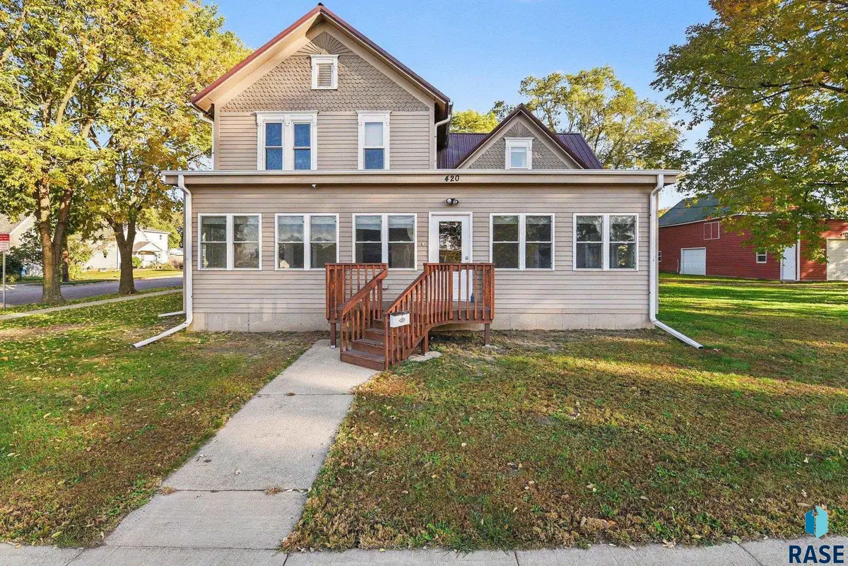 420 W 7th St, Canton, SD 57013 - #1