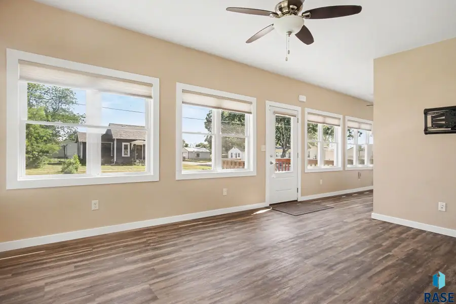 420 W 7th St, Canton, SD 57013 - #3