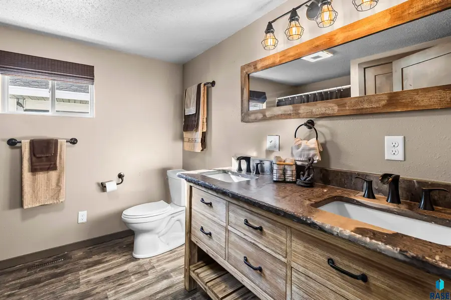 142 N Lake Dr, Castlewood, SD 57223 - #3