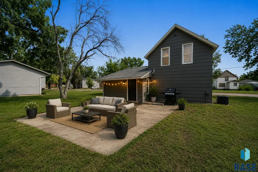 411 S Dakota St, Canton, SD 57013 - #2