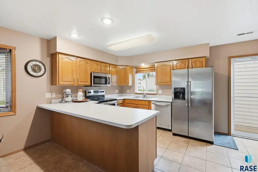 1811 S Sertoma Ave #106, Sioux Falls, SD 57106 - #2