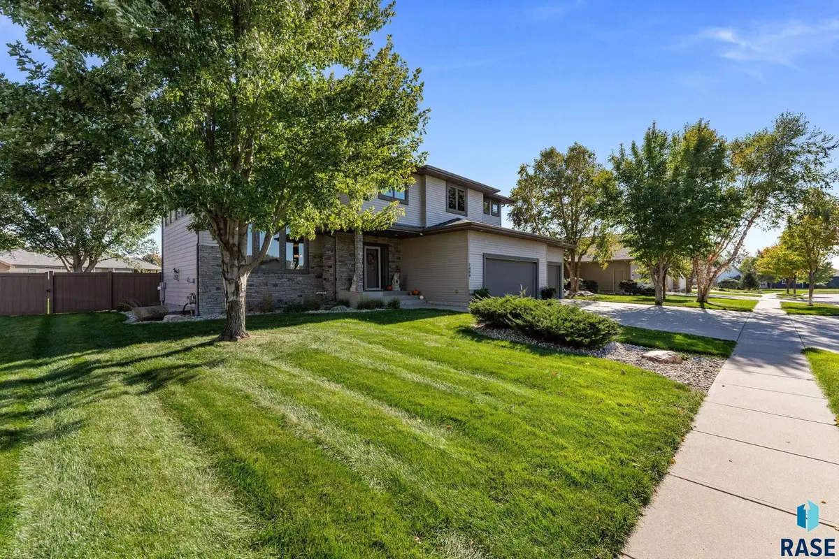 7404 S High Cross Trl, Sioux Falls, SD 57108 - #1