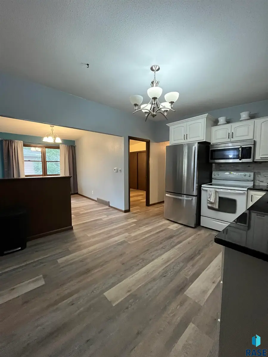 5505 W 36th St St, Sioux Falls, SD 57106 - #3