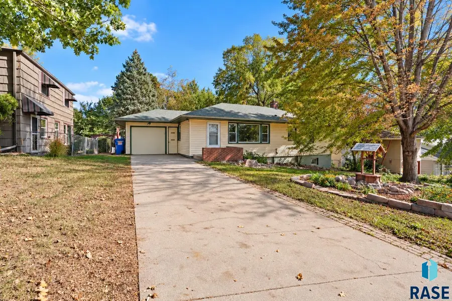 2616 S Center Ave, Sioux Falls, SD 57105 - #2