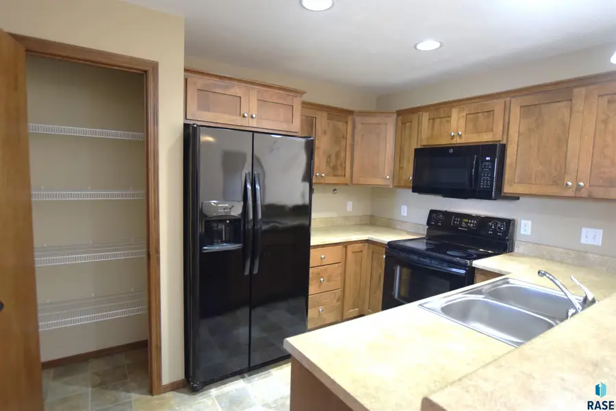 8901 W 32nd St #2, Sioux Falls, SD 57106 - #3