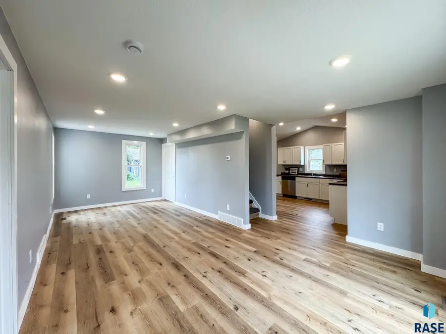 422 E 4th St, Canton, SD 57013 - #2