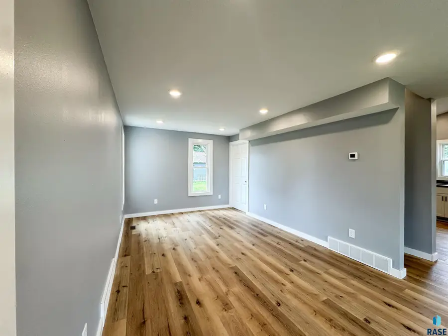 422 E 4th St, Canton, SD 57013 - #3
