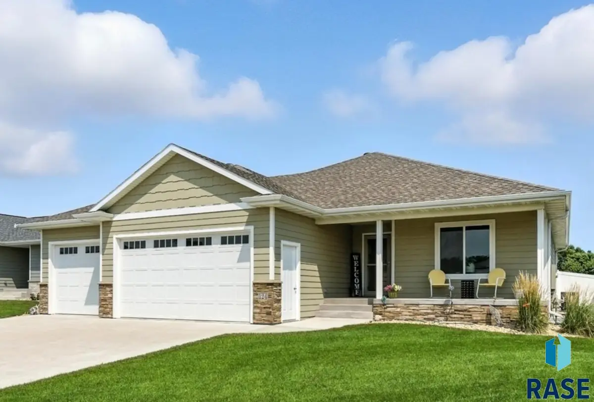 124 E Chapelwood Dr, Brandon, SD 57005 - #1