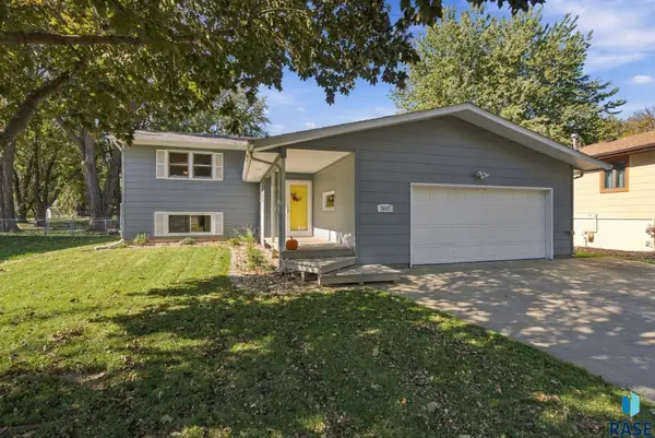 2017 S Fox Trl, Sioux Falls, SD 57103