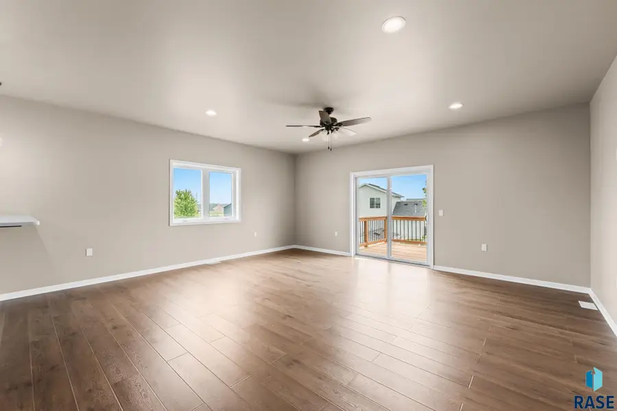 704 W Opal Ln, Hartford, SD 57033 - #3