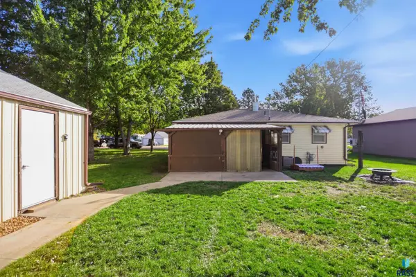 417 S Poplar St, Freeman, SD 57029