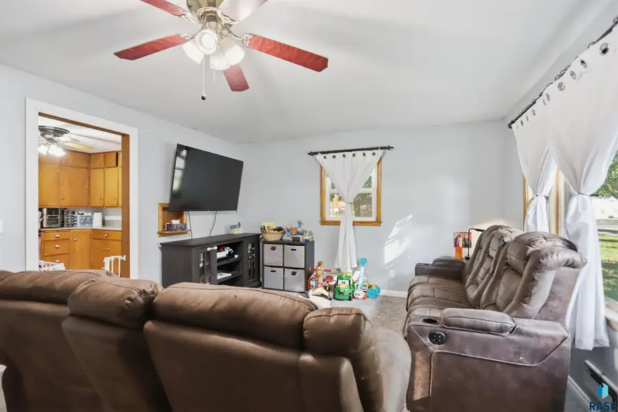 417 S Poplar St, Freeman, SD 57029 - #3