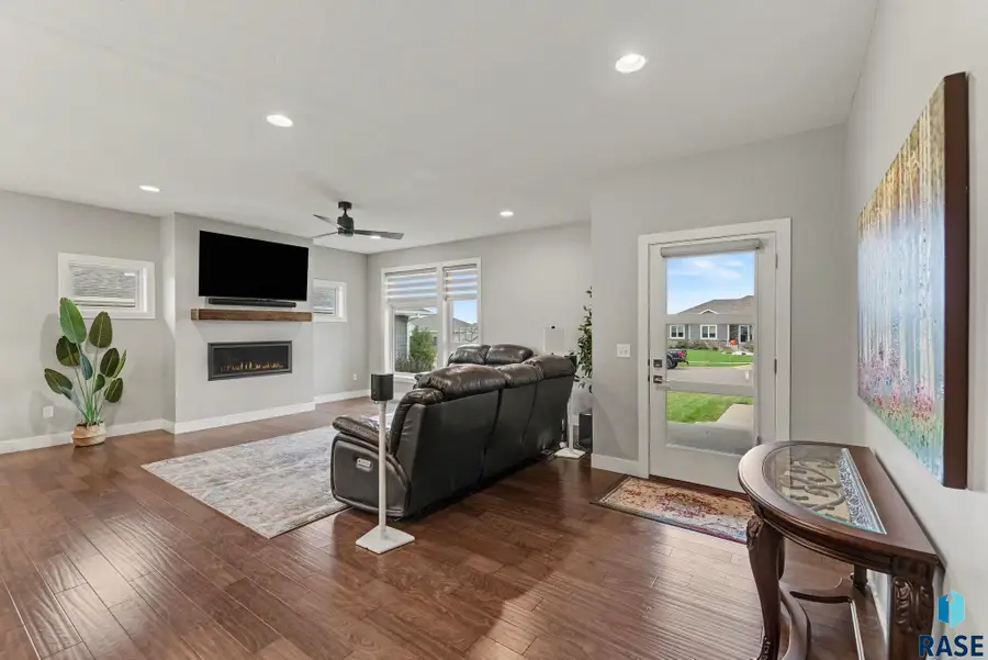 8204 E Roughlock St, Sioux Falls, SD 57110 - #2