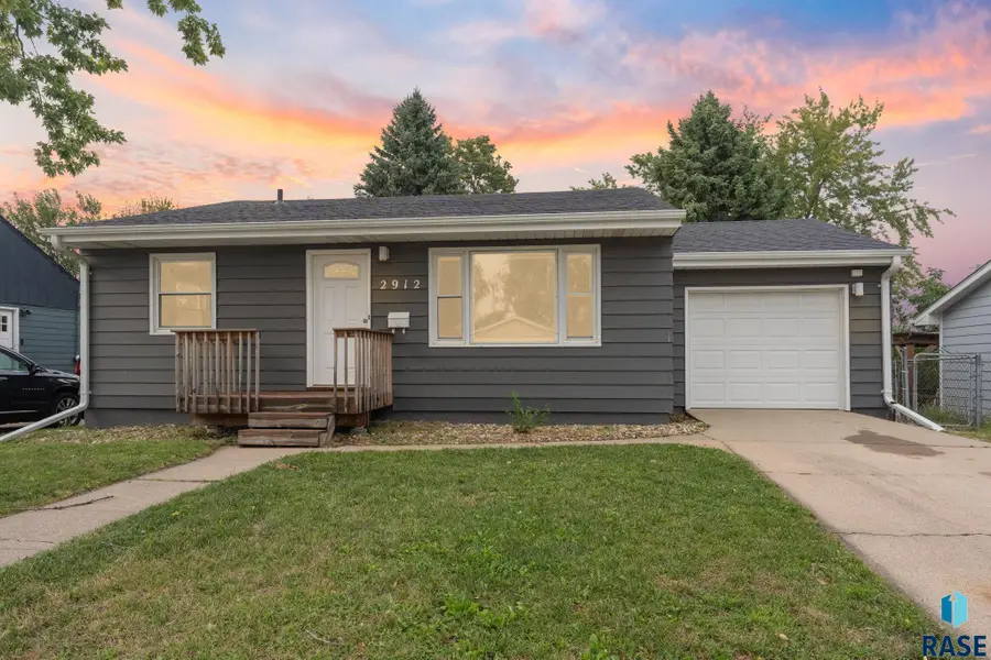 2912 E Sioux St, Sioux Falls, SD 57103 - #2