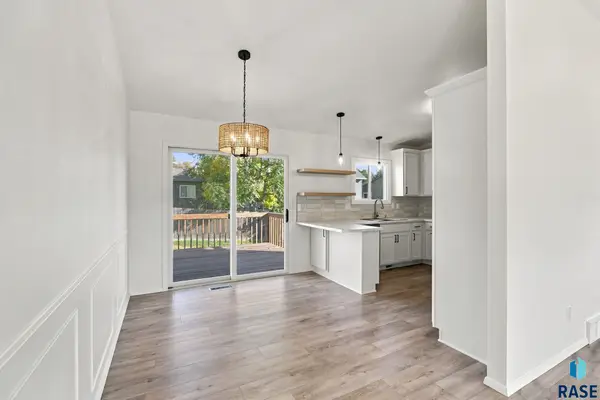 4700 E Fernwood Dr, Sioux Falls, SD 57110