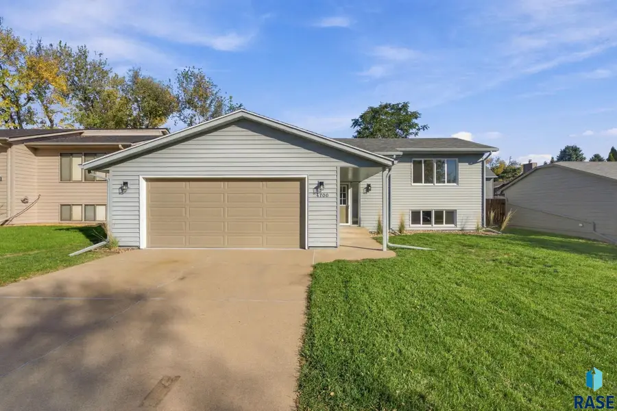 4700 E Fernwood Dr, Sioux Falls, SD 57110 - #3