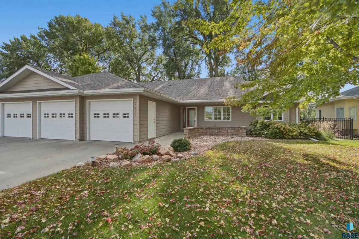 4011 W Newcomb St, Sioux Falls, SD 57106 - #1