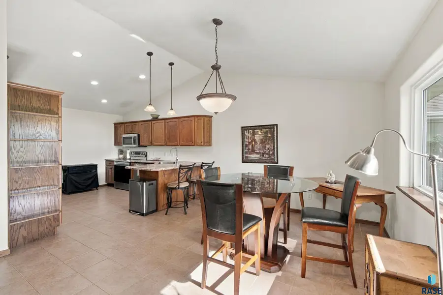4011 W Newcomb St, Sioux Falls, SD 57106 - #2