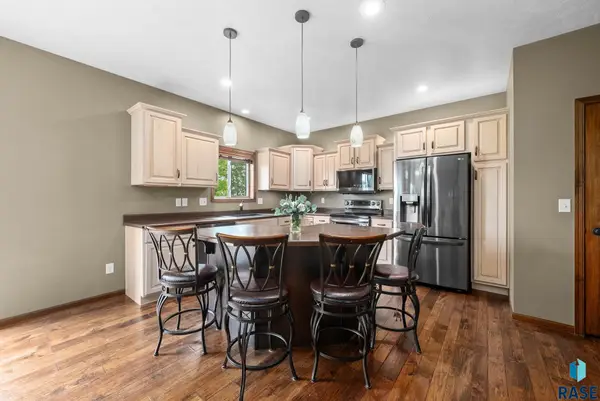 3708 E Wakefield Cir, Sioux Falls, SD 57103