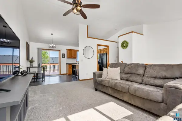 602 Eagle Ave, Harrisburg, SD 57032