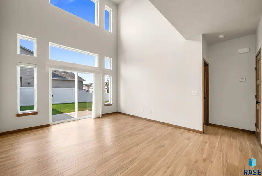 9017 W Jerald Pl, Sioux Falls, SD 57106 - #3