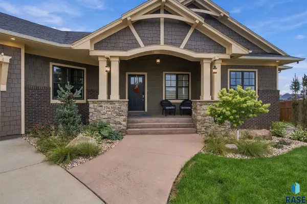 2743 S Burns Knoll Cir, Sioux Falls, SD 57110
