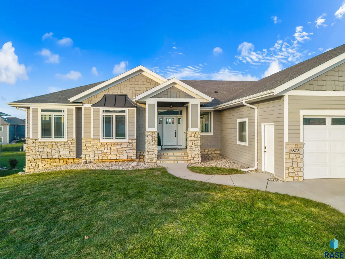 6808 E Steamboat Trl, Sioux Falls, SD 57110 - #1
