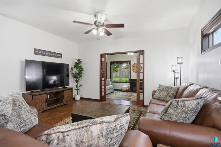 5401 S Westwind Ave, Sioux Falls, SD 57108 - #3