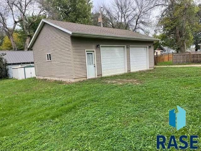 201 W Garfield St, Inwood, IA 51240 - #2