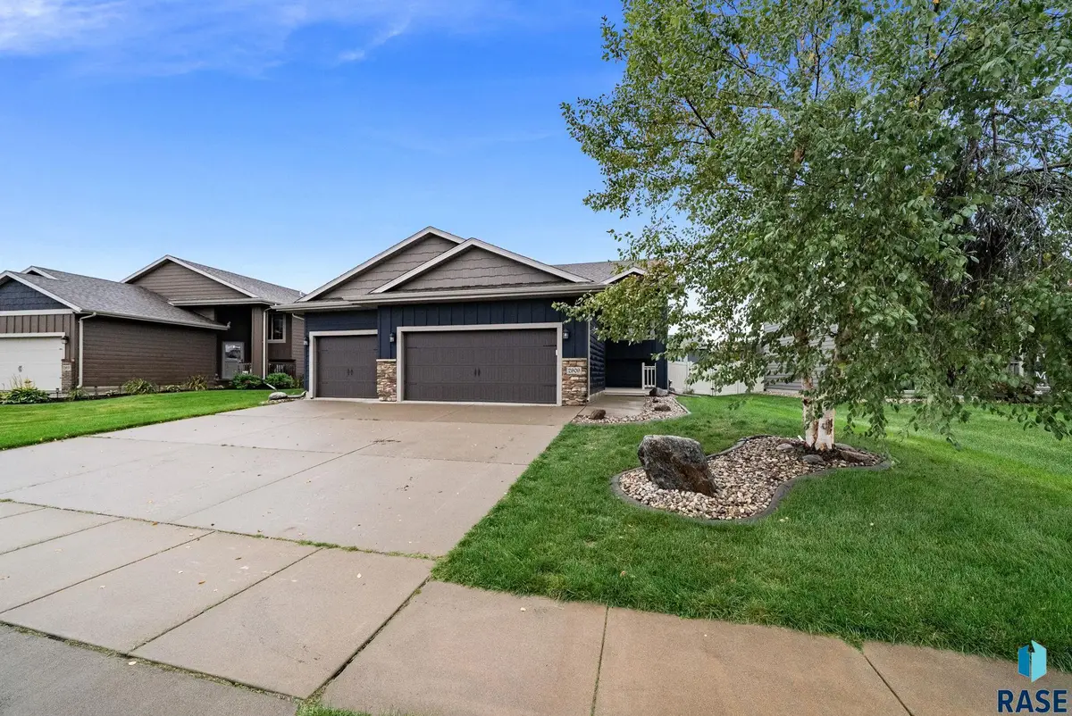 2909 S Keyrell Dr, Sioux Falls, SD 57106 - #1