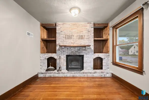 425 S Bartlett St, Canton, SD 57013