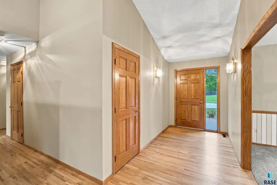 2 S Elkjer Cir, Sioux Falls, SD 57103 - #2
