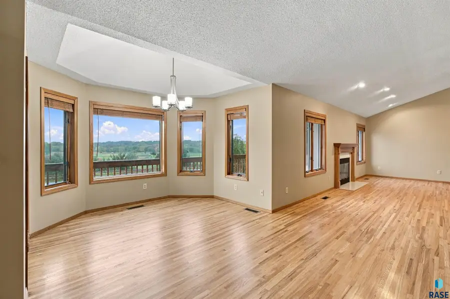 2 S Elkjer Cir, Sioux Falls, SD 57103 - #3