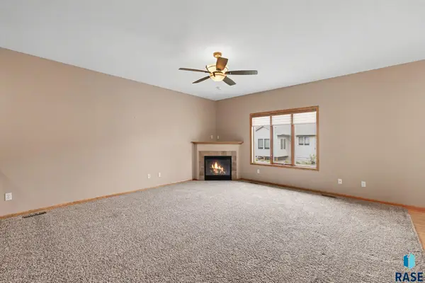 3209 S Foxglove Pl, Sioux Falls, SD 57110