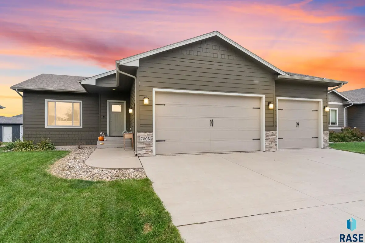 7305 E Corinth St, Sioux Falls, SD 57110 - #1