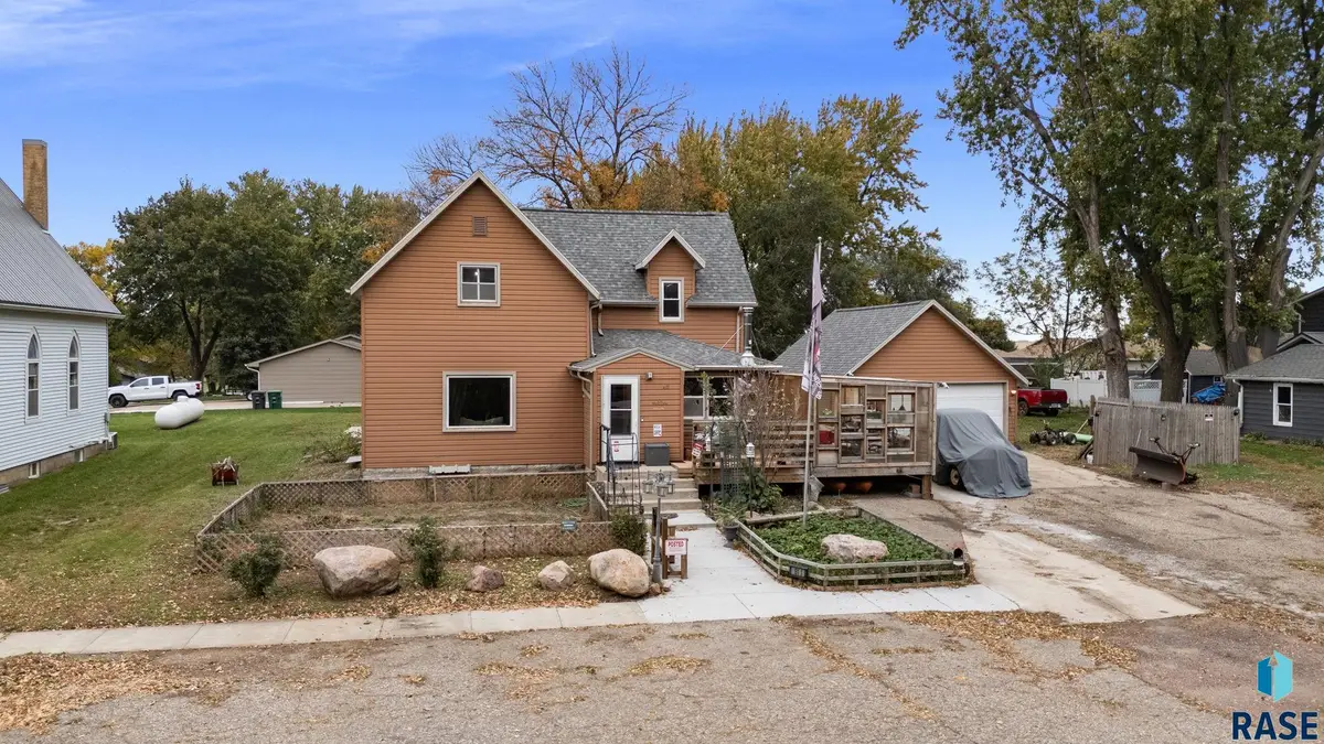 611 Fell St, Larchwood, IA 51241 - #1