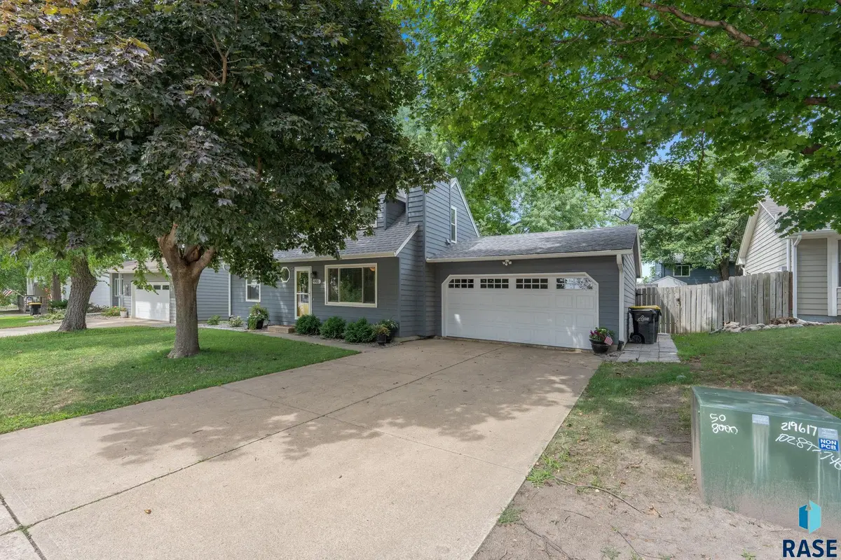 4416 E Oak St, Sioux Falls, SD 57103 - #1