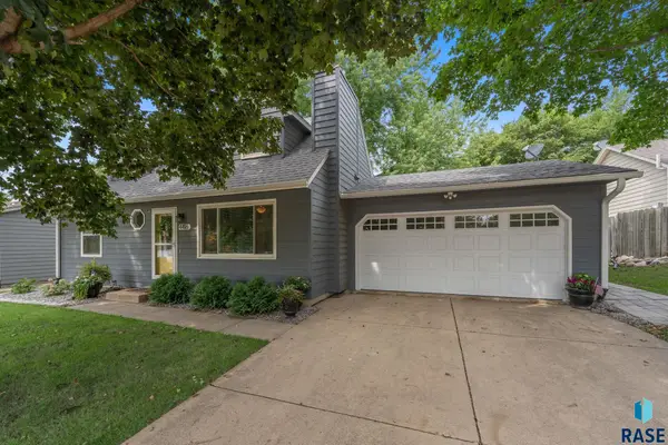 4416 E Oak St, Sioux Falls, SD 57103