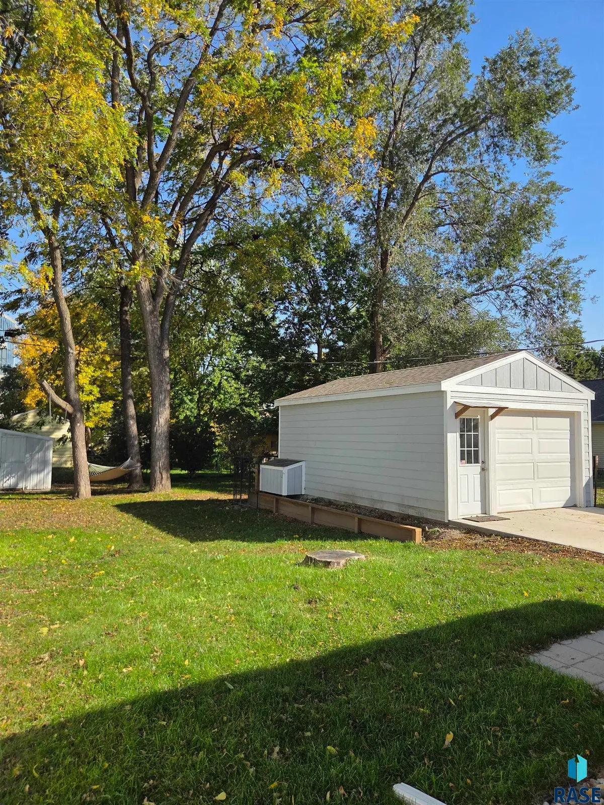 1214 S Glendale Ave, Sioux Falls, SD 57104 - #1
