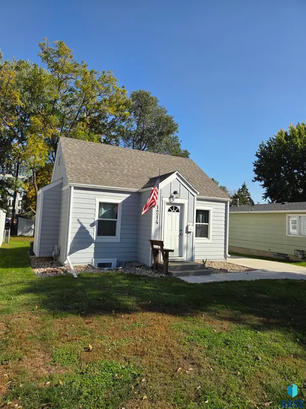 1214 S Glendale Ave, Sioux Falls, SD 57104