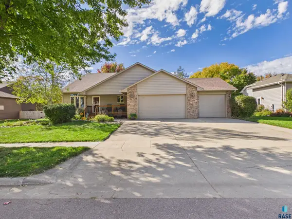 5209 S Woodwind Ave, Sioux Falls, SD 57106