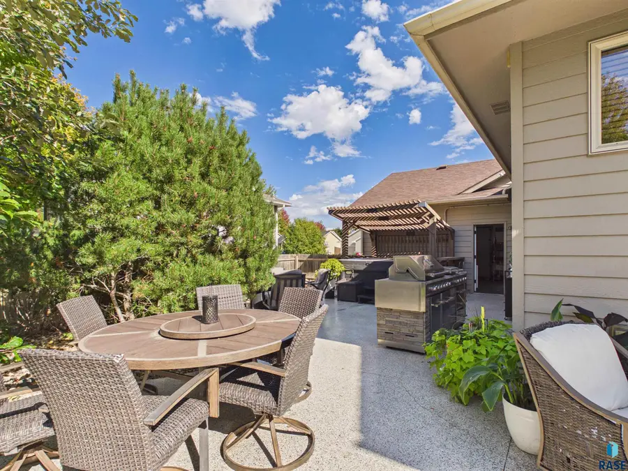 5209 S Woodwind Ave, Sioux Falls, SD 57106 - #2