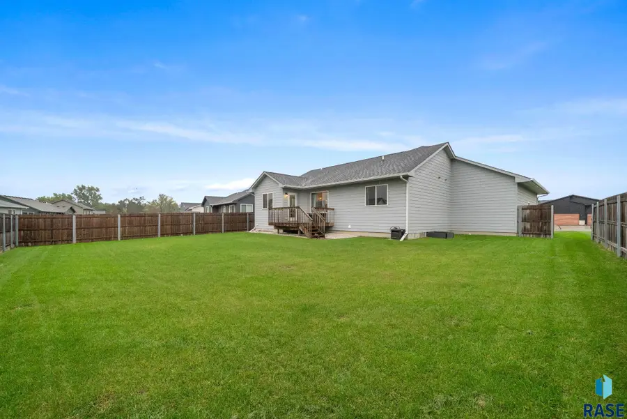 708 N Juniper St, Lennox, SD 57039 - #3