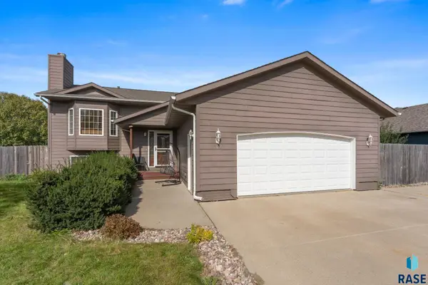 702 E Leonard St, Harrisburg, SD 57032