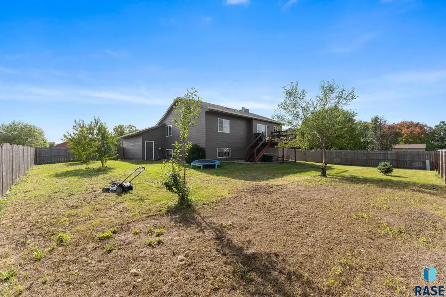 702 E Leonard St, Harrisburg, SD 57032 - #3
