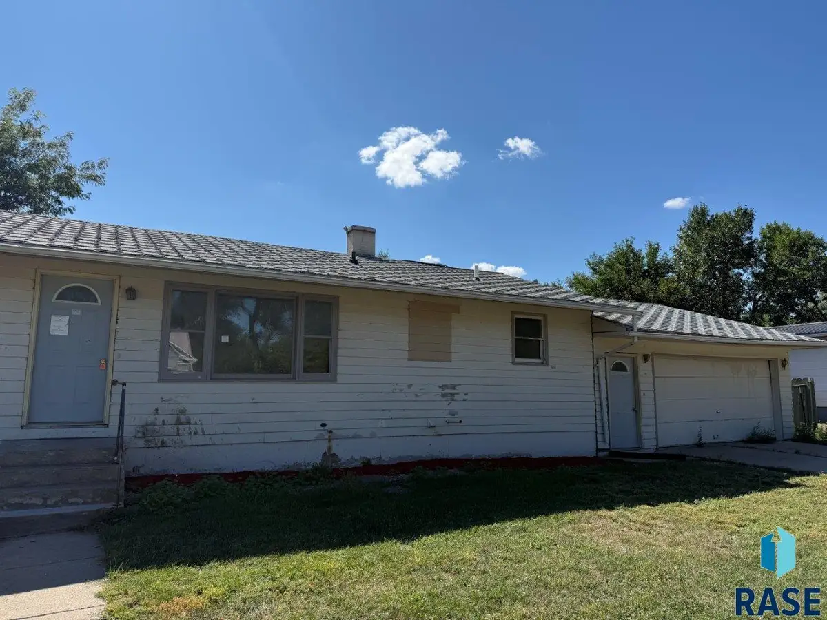 101 W Park Ave, Fort Pierre, SD 57501 - #1