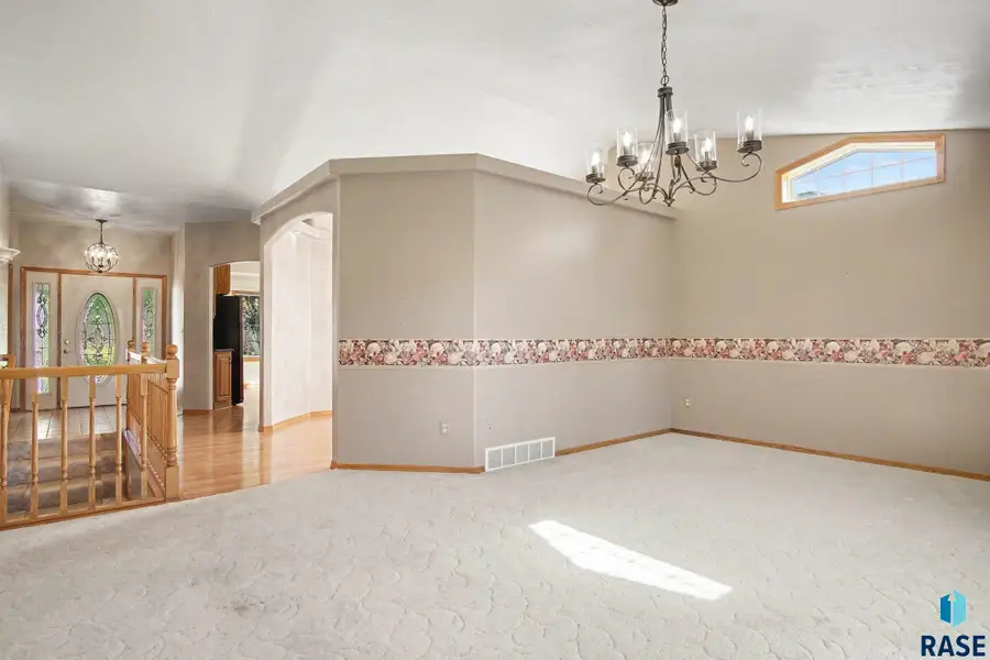 309 N Sandberg Dr, Sioux Falls, SD 57110 - #3