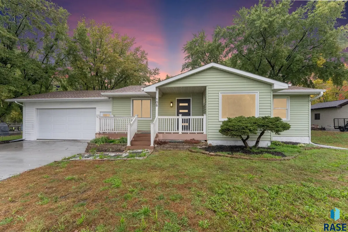 108 W Alton Ave, Flandreau, SD 57028 - #1